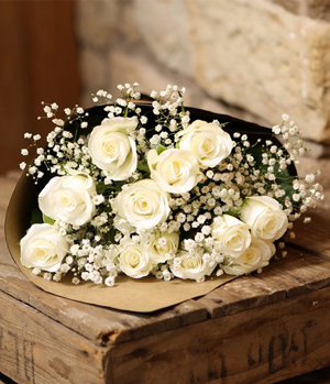 beautiful dozen white rose bouquet to China